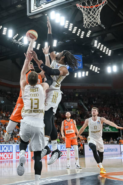 快船横扫勇 快船横扫勇